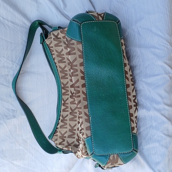 Michael Kors signature with Kelly green trim - Picture 8 of 9